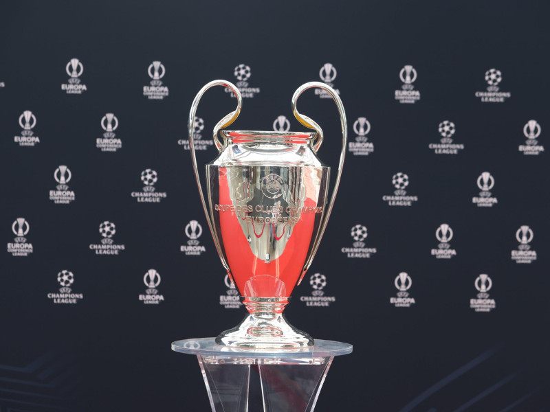 Trofeo de la Liga de Campeones expuesto en el foro Grimaldi de Mónaco.