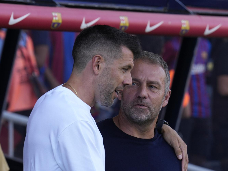 Pezzolano junto a Hansi Flick, antes del partido de LaLiga.