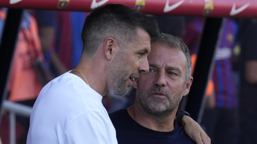 Pezzolano junto a Hansi Flick, antes del partido de LaLiga.