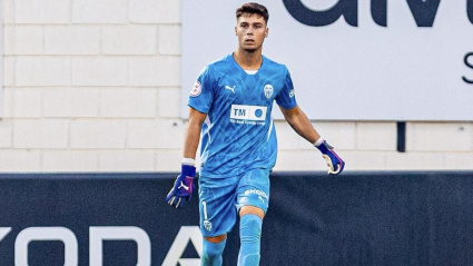 Vicent Abril, titular la primera jornada con el Mestalla