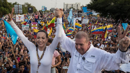 Edmundo González (d) junto a María Corina Machado