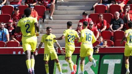 Los jugadores del Villarreal celebran el gol de Ayoze Pérez.