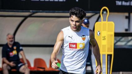 Fran Pérez regresa a la convocatoria para debutar esta temporada