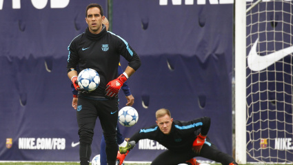 Claudio Bravo y Ter Stegen, en un entrenamiento en el Barcelona