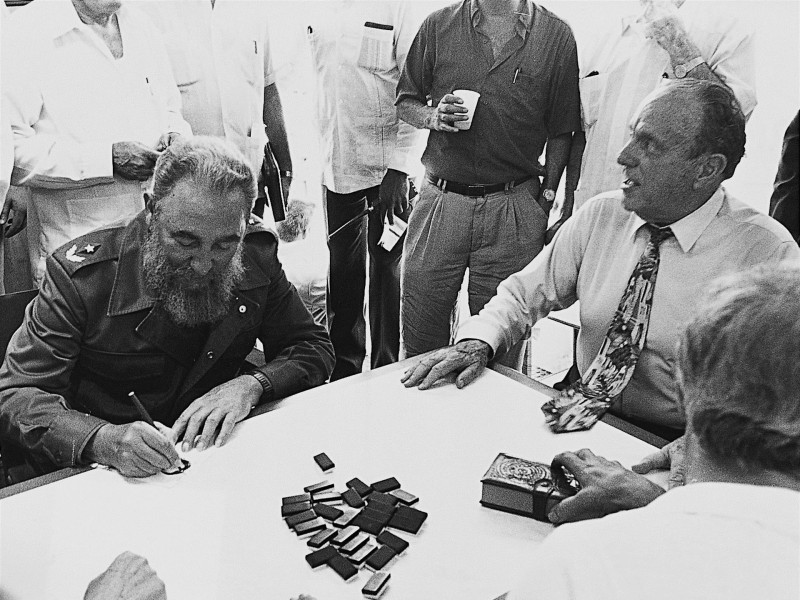 El Presidente de Cuba, Fidel Castro y Fraga jugando una partida de dominó en aquella visita a Lugo