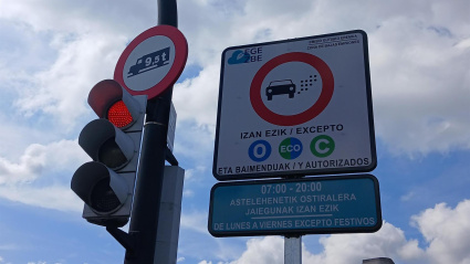 Cartel de entrada a la Zona de Bajas Emisiones de Bilbao