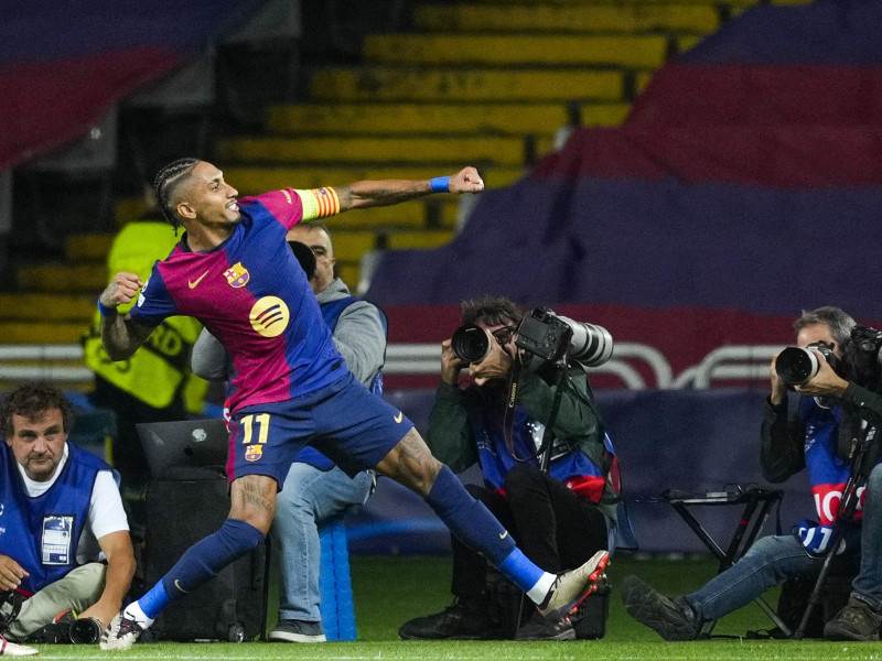 Raphinha celebra su gol, segundo del equipo