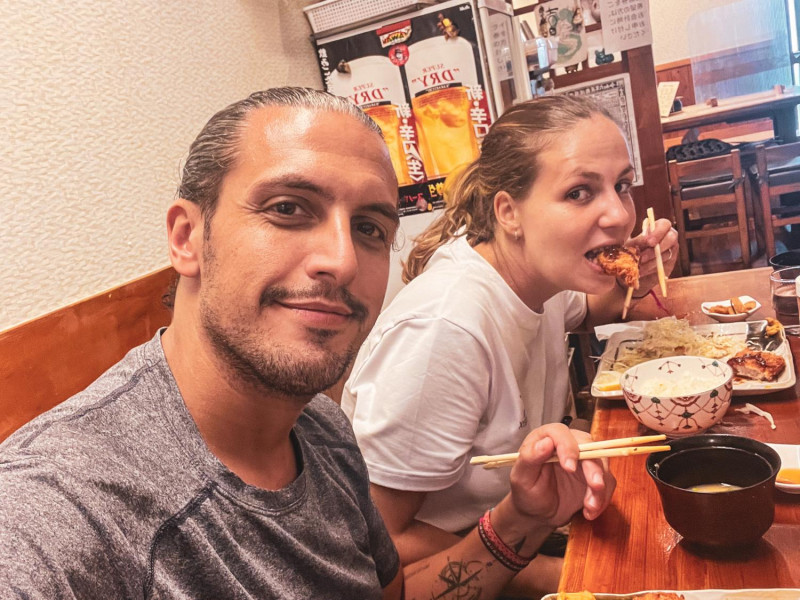 Comer en puestos callejeros es una experiencia gastronómica muy recomendable para cualquier persona