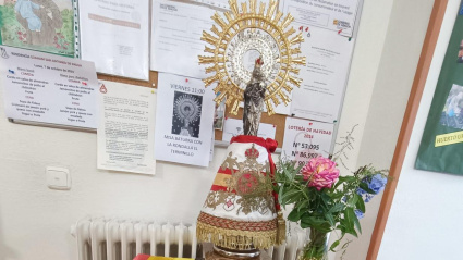 Talla de la Virgen del Pilar de una de las voluntarias del centro