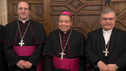 El Nuncio de Su Santidad junto a Monseñor Pulido y Fray José.