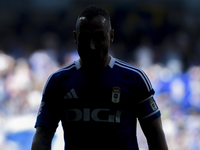 Santi Cazorla en sombra.