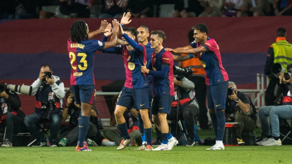 Los futbolistas del Barcelona celebran un gol.