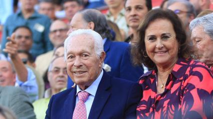 Curro Romero junto a su mujer Carmen Tello en el festival de Sevilla