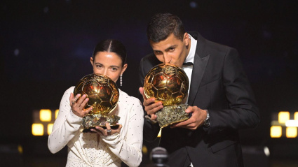 Rodri y Aitana posan con el balón de oro