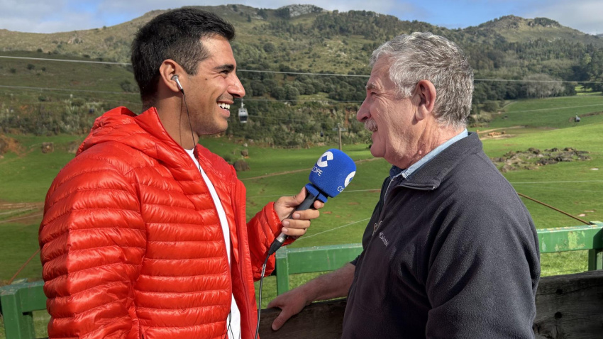 Santiago Borragán, veterinario del Parque de la Naturaleza de Cabárceno.