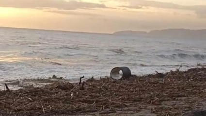 Restos de tuberías de Rules en Playa Granada