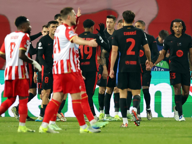 El Barcelona celebra el gol de Lewandowski