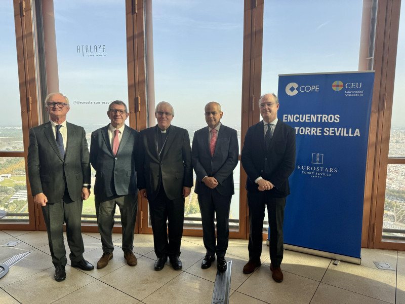 El Arzobispo de Sevilla, junto a responsables de COPE y de la Universidad CEU Fernando III