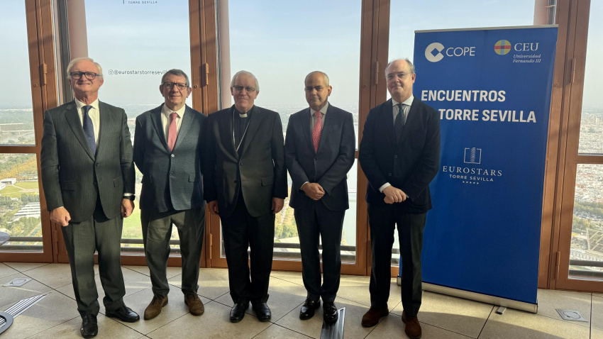 El Arzobispo de Sevilla, junto a responsables de COPE y de la Universidad CEU Fernando III