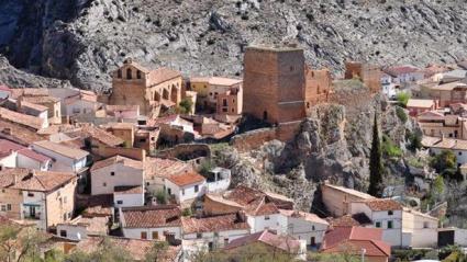 Villel de Mesa cuenta con menos de 200 habitantes en invierno y más de un millar en verano