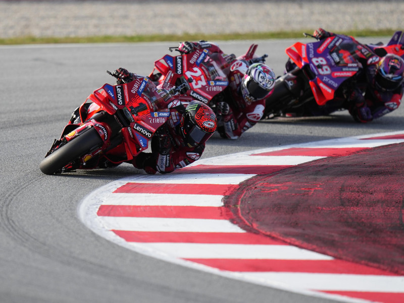 Salida de la carrera al sprint de MotoGP en el Gran Premio Solidario Motul de Barcelona 2024