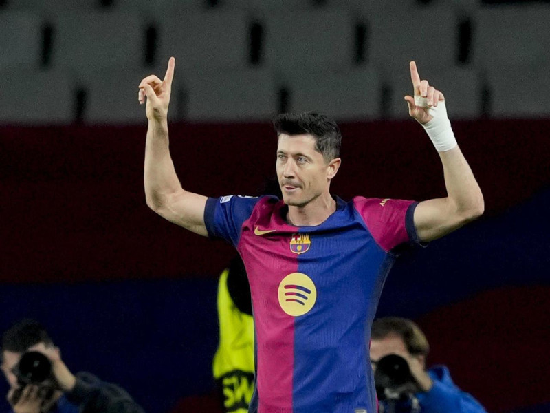 Lewandowski celebra su gol número 100 en Champions