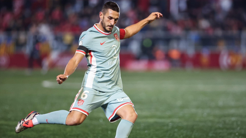 Jorge Resurrección Koke del Atlético de Madrid en acción durante el partido de fútbol de primera ronda de la Copa del Rey disputado entre la UE Vic y el Atlético de Madrid en el Estadio Hipólito Planas el 31 de octubre de 2024 en Vic.