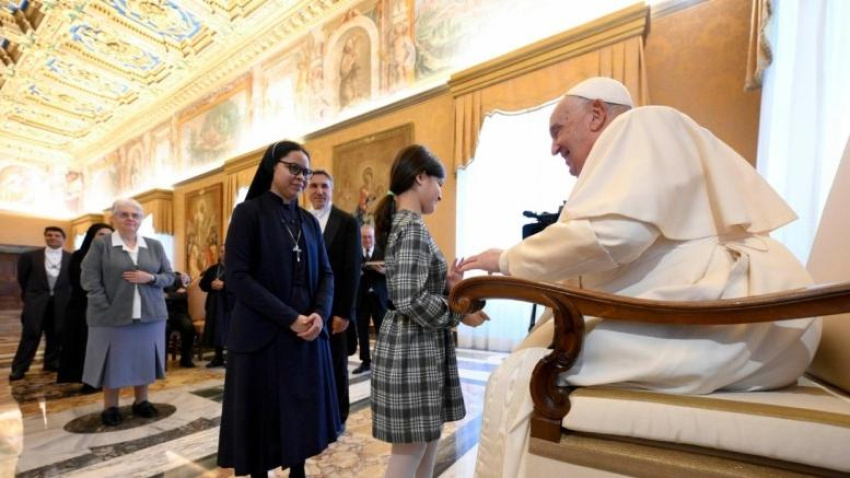 Francisco junto a la familia Calasancia