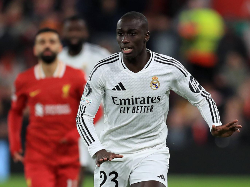 Mendy jugando en Champions