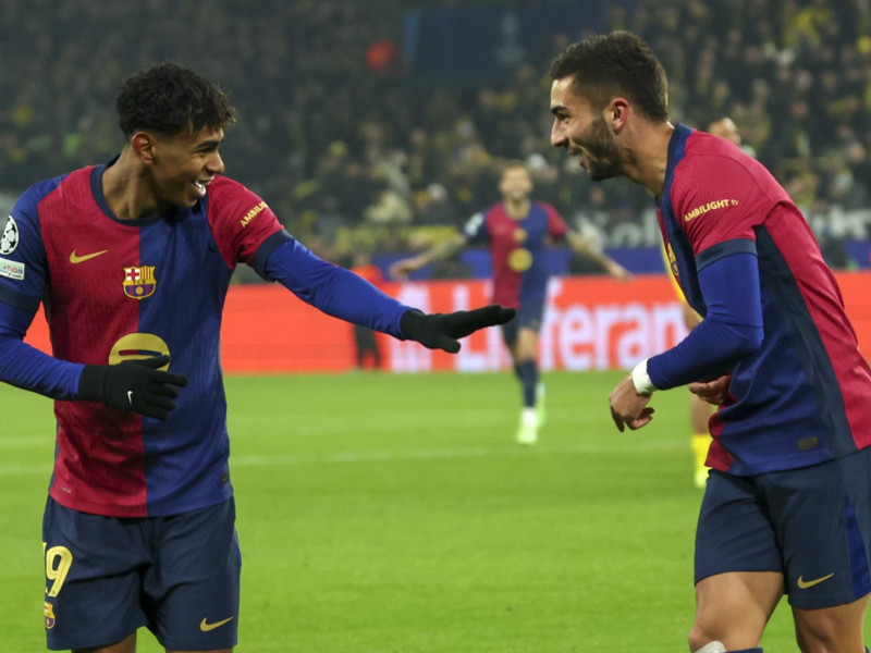 Lamine Yamal y Ferran Torres celebran la victoria del Barcelobna contra el Borussia Dortmund.