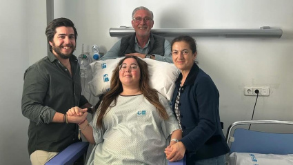 Belén junto a sus padres y su novio, Emilio