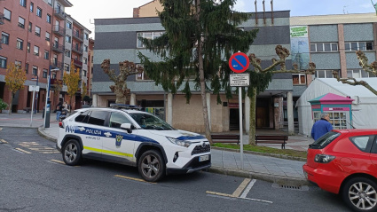 Coche de la policía municipal en Etxebarri