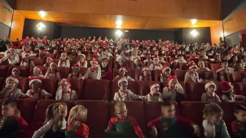 Esta es la tarjeta del Ayuntamiento de Almuñécar para felicitar la Navidad