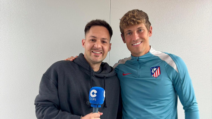 Marcos Llorente, con Javi Gómez, en la entrevista en Deportes COPE