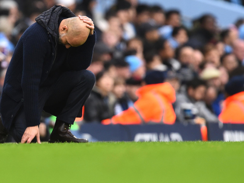 Pep Guardiola se lamenta tras el gol anotado por el Everton.