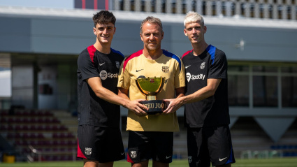 Hansi Flick con Dani Olmo y Pau VíctorMARC GRAUPERA/FCB11/8/2024