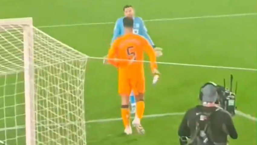 Bellingham tira la botella de Dimitrievski