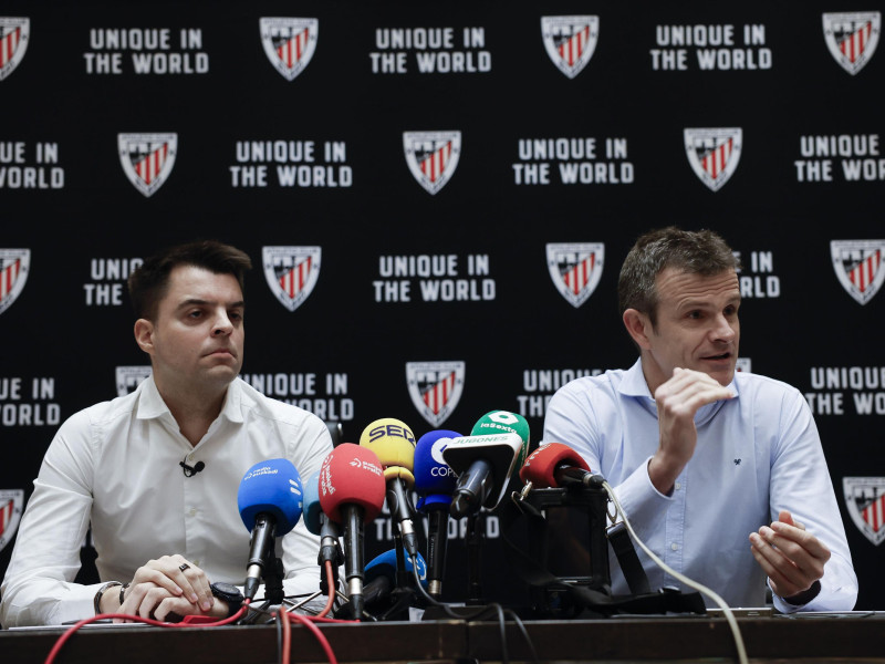 El presidente del Athletic Club, Jon Uriarte y el director general de Fútbol, Mikel González durante una rueda de prensa