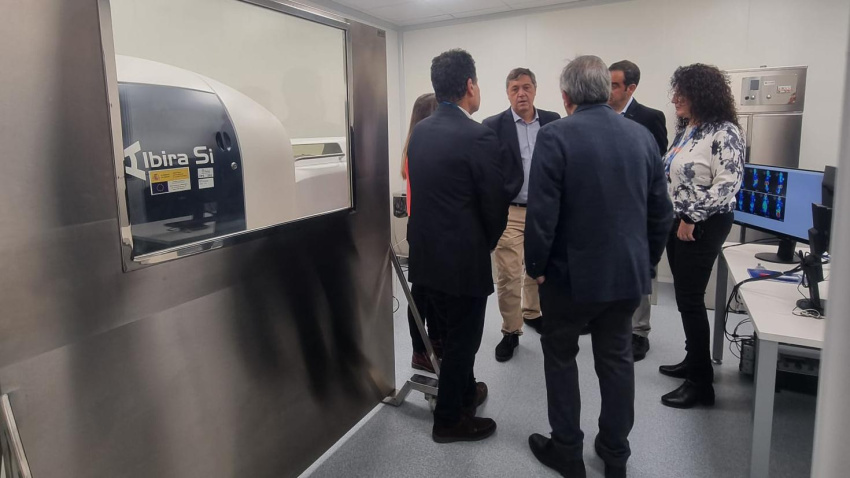 Las instalaciones cuenta con diferentes salas para proyectos de investigación innovadores