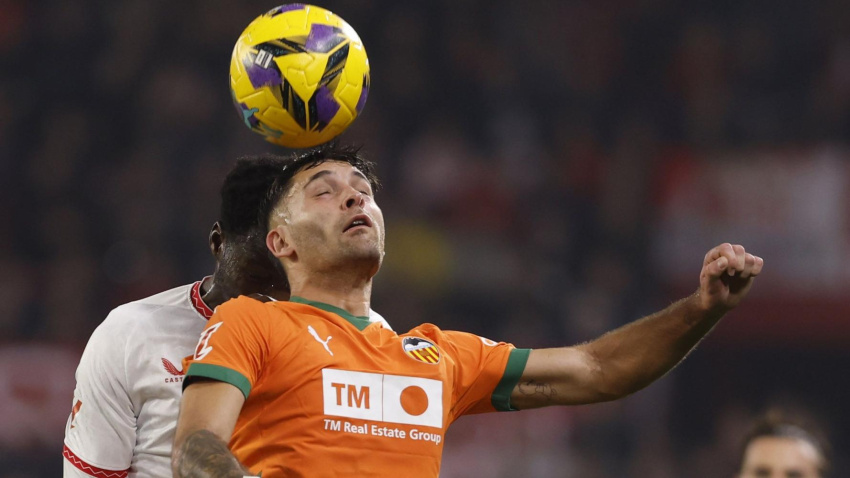 Hugo Duro estuvo batallador en el ataque