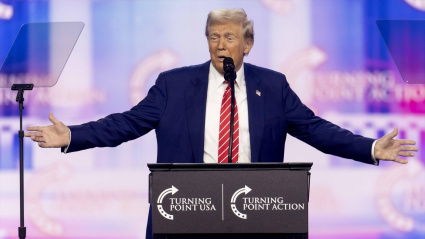 Donald Trump en un acto electoral en Phoenix