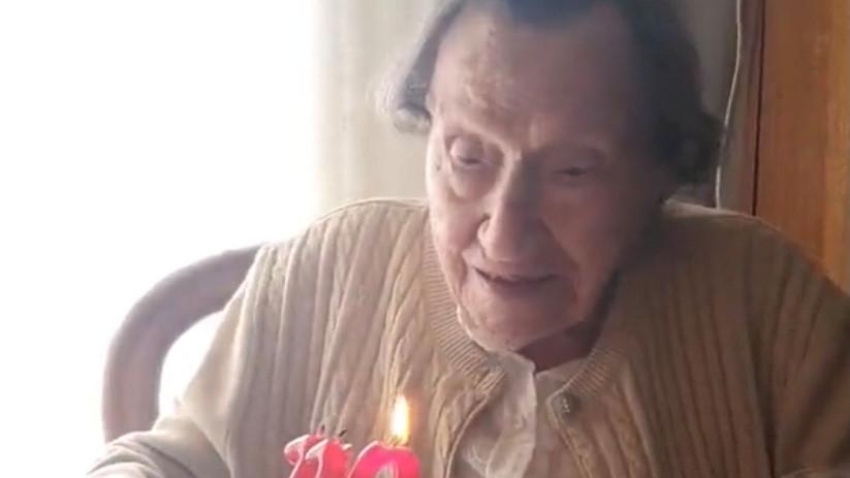 Angelina Torres Vallbona en su cumpleaños de 110, en 2023