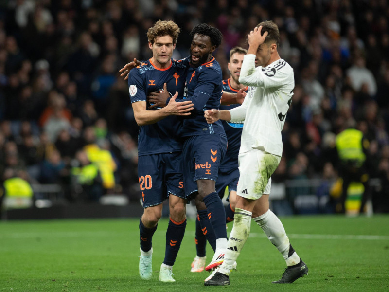 El Celta celebra el gol de Marcos Alonso al Real Madrid