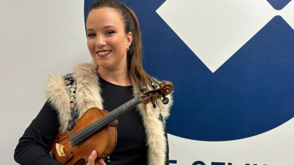 Rocío Medina y su inseparable violín Rodhito.