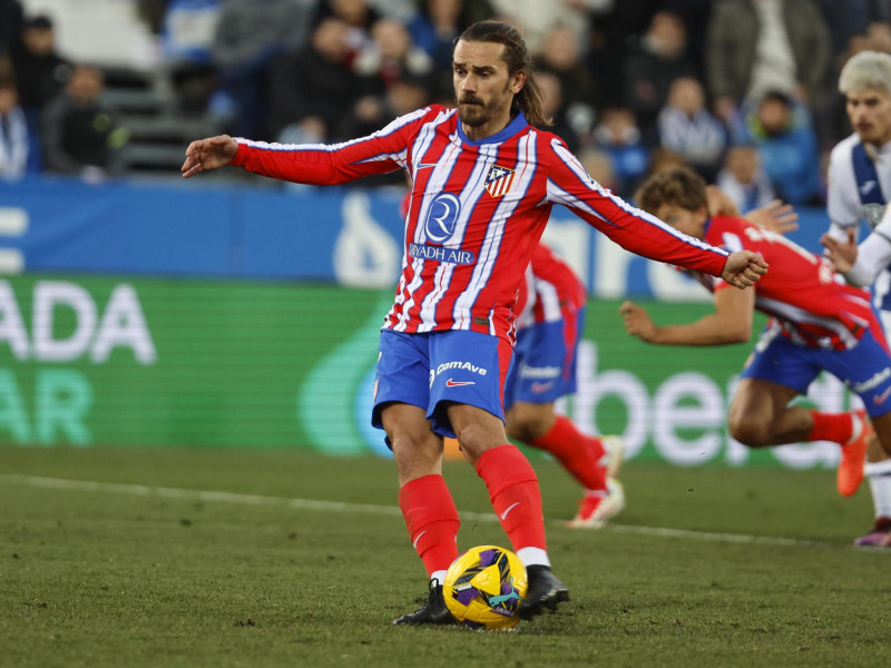 Griezmann lanza el penalti que pudo dar el empate al Atlético contra el Leganés.