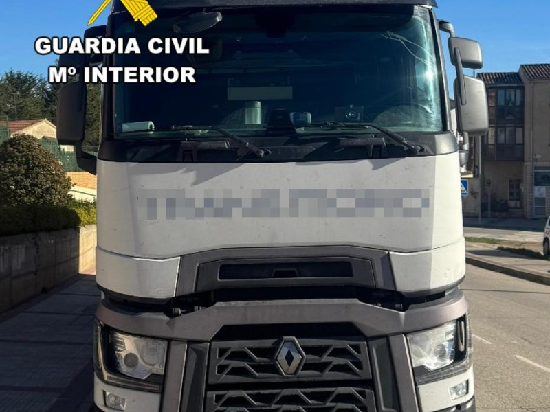 La Guardia Civil no da crédito: detienen un camión y quien baja no es quien conducía