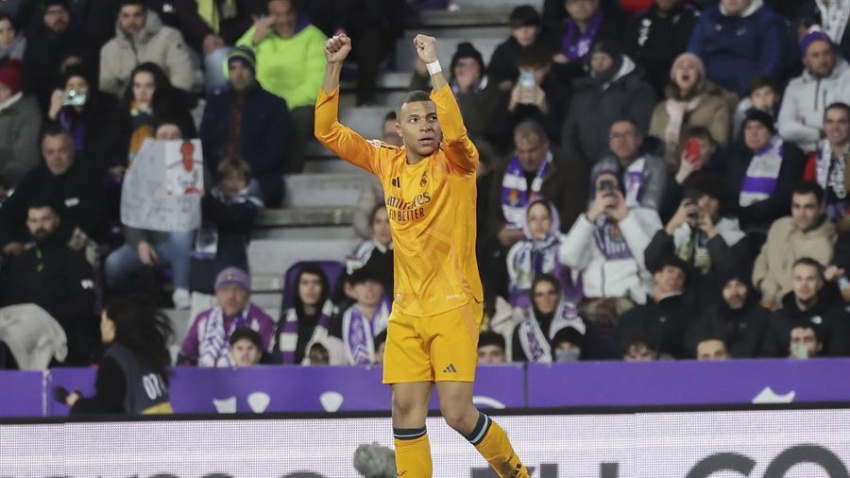 Kylian Mbappé celebra uno de los goles en el Valladolid-Real Madrid