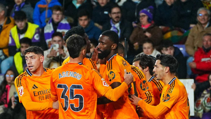 Los jugadores del Real Madrid celebran la victoria contra el Real Valladolid.