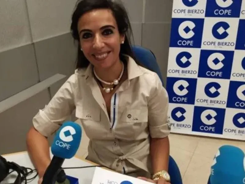 Silvia Rodríguez, colaboradora de COPE Bierzo (modelo gris)