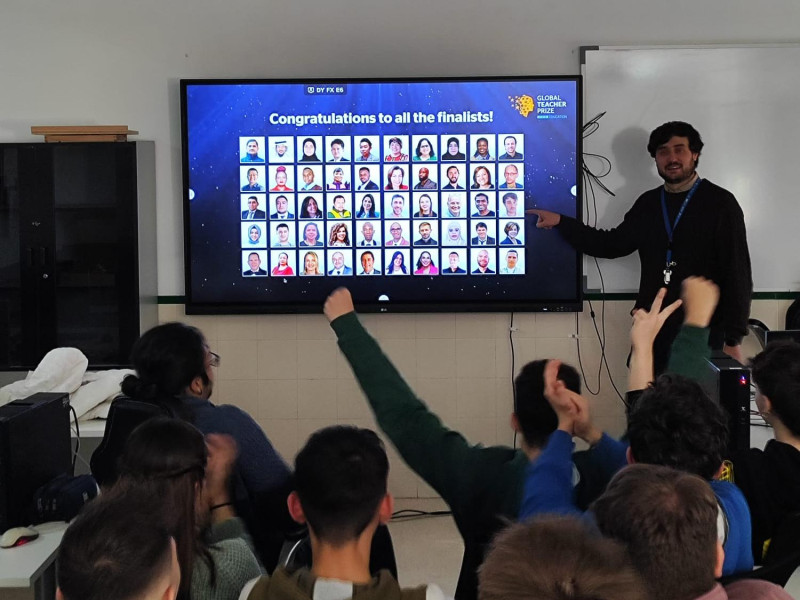 Ángel con sus alumnos